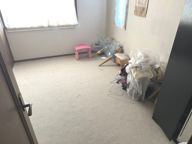 掛川市初馬　売り中古住宅の洋室