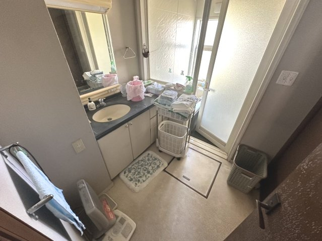 掛川市初馬　売り中古住宅の独立洗面台
