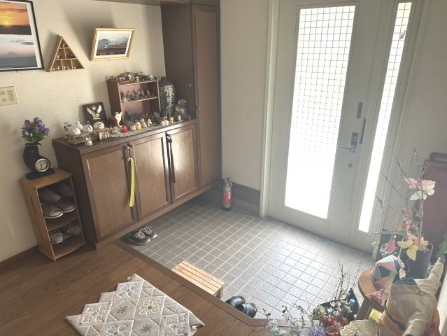 掛川市初馬　売り中古住宅の玄関