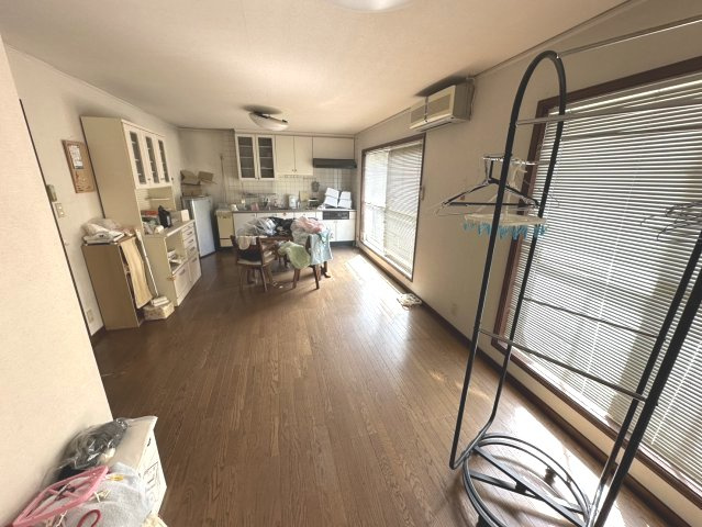 掛川市初馬　売り中古住宅の居間・リビング