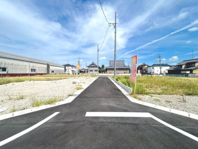 リーブルガーデン　一宮市第2木曽川町　全8区画分譲の前面道路含む現地写真|「現地（202●年●月●日）撮影」　
■前面道路　
■ヤマダ不動産　株式会社リライフ