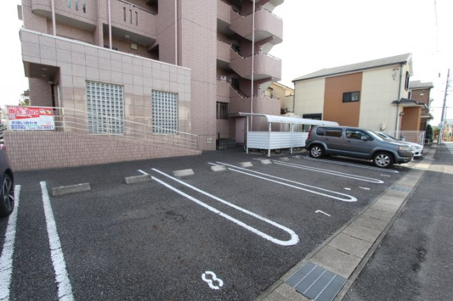 カーム香雅の駐車場