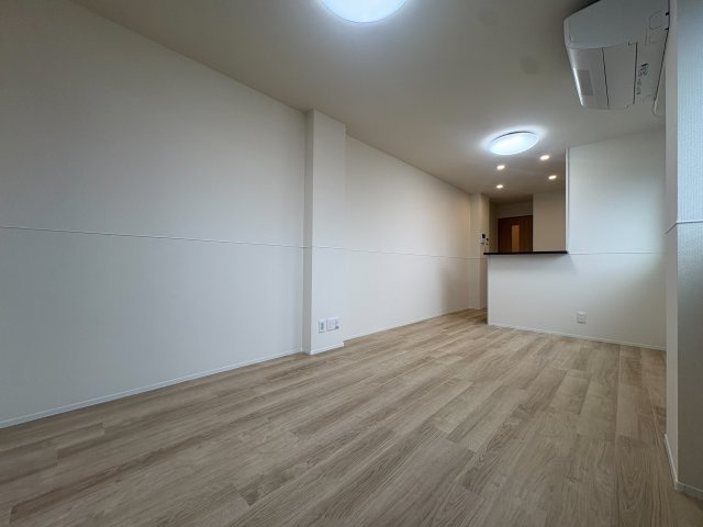 府中市若松町１丁目のアパートの居間・リビング