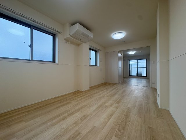 府中市若松町１丁目のアパートの居間・リビング