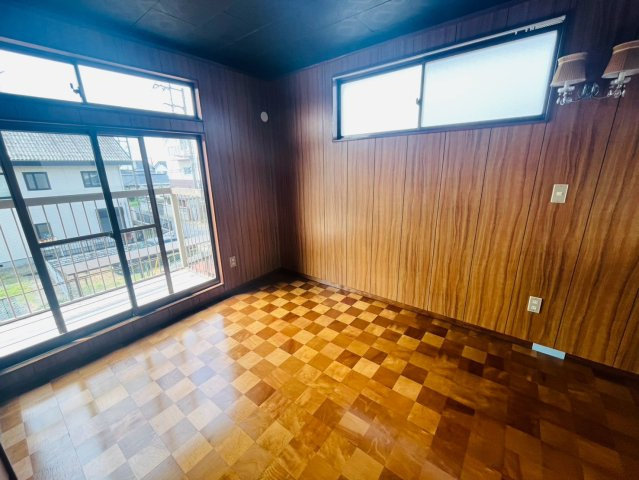 筑西市小川 リフォーム物件　の洋室|〇洋室　6帖〇
大きな窓で２階居室にもしっかりと陽ざしが届いて明るい室内♪
2026年8月撮影