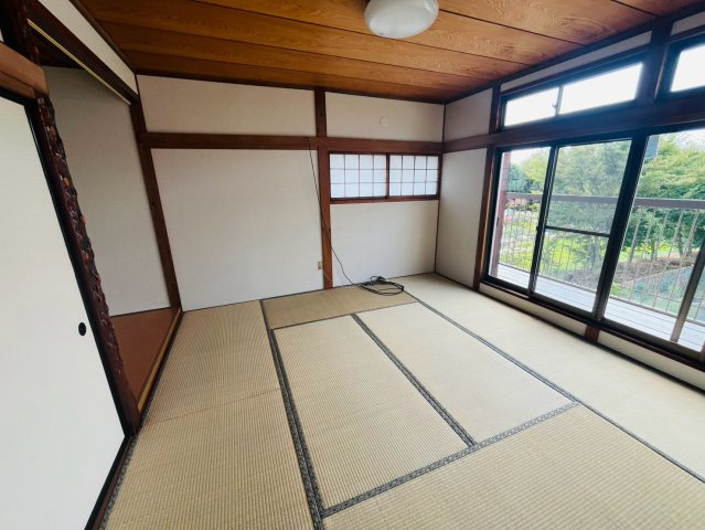 筑西市小川 リフォーム物件　の和室|〇和室　8帖〇
2階和室。和みの場としてゆったり過ごすことができます♪
2026年8月撮影