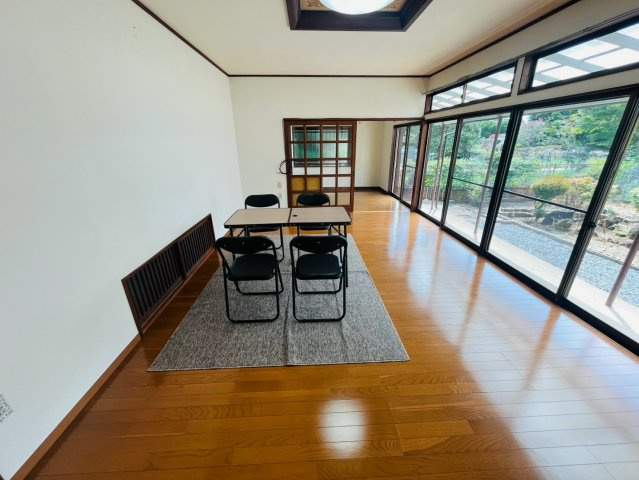 筑西市小川 リフォーム物件　の洋室|〇洋室　12帖〇
大きな窓で開放感があり、陽当たりの良いお部屋です♪
2026年8月撮影