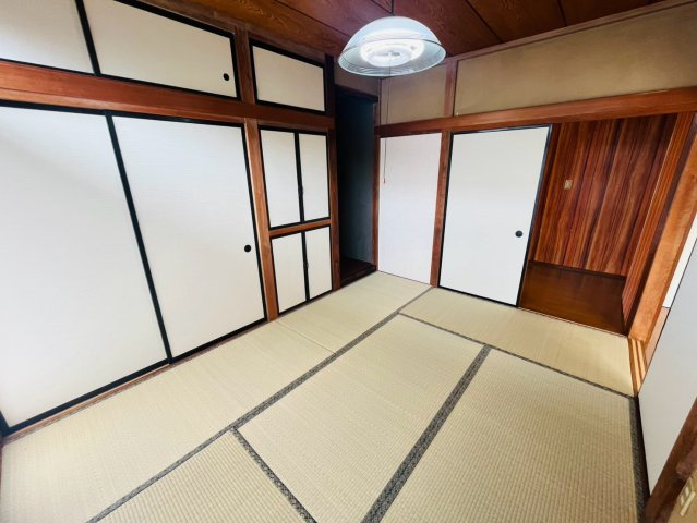 筑西市小川 リフォーム物件　の和室|〇和室　6帖〇
床の間付き6帖の広々和室。畳表替、障子・襖張替済みです♪
2026年8月撮影