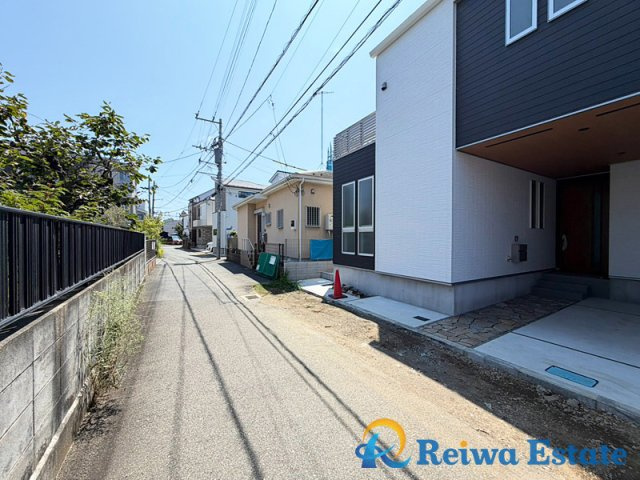 新築戸建　茅ヶ崎市十間坂2丁目の前面道路含む現地写真