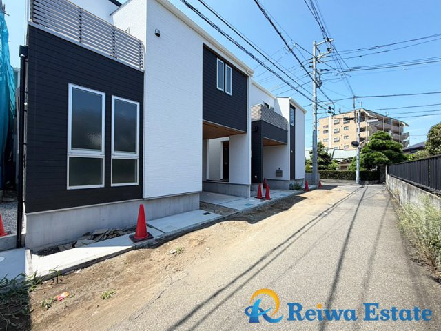 新築戸建　茅ヶ崎市十間坂2丁目の前面道路含む現地写真