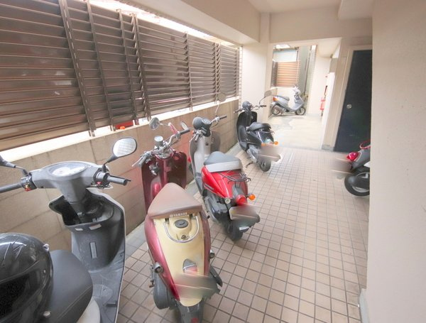 シティロイヤル富雄南の駐車場