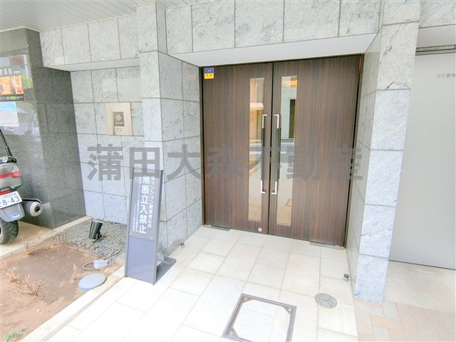 コンシェリア蒲田のエントランス
