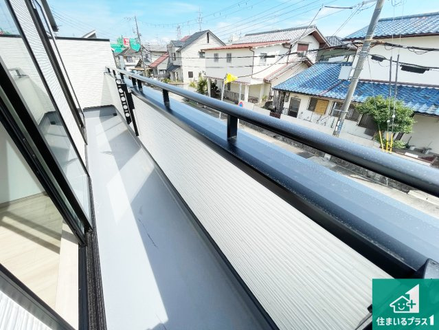 宝塚市末成町　新築一戸建てのバルコニー|ワイドバルコニーは洗濯物を干すスペースが広いのでご家族が多くても安心！