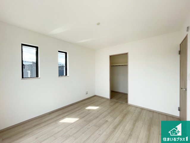 宝塚市末成町　新築一戸建ての洋室|シンプルな洋室は、自分好みのインテリアが楽しめます♪ご家族とインテリアや家具を選びに行くのは入居時の醍醐味の一つです。ぜひお楽しみください♪