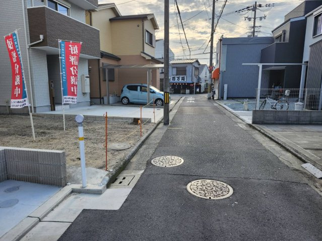 堺市西区浜寺諏訪森町中2丁新築戸建の前面道路含む現地写真