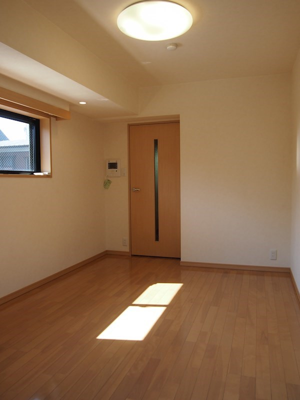 ルーブル多摩川伍番館の寝室|同建物内、別のお部屋の参考写真になります。