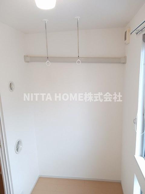 ローレルコート豊岡のバルコニー|２．５帖のサンルームがリビングルームについています◎