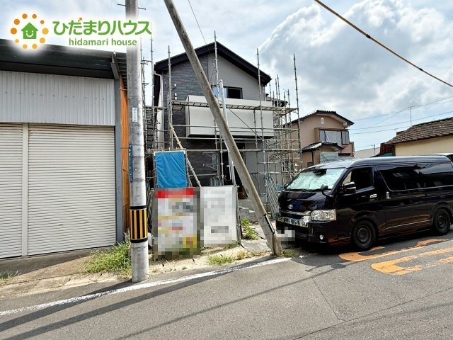 【外観】 | 水戸市本町4期　新築戸建 | 車通りも少ないので運転が苦手な方でも安心して駐車できます