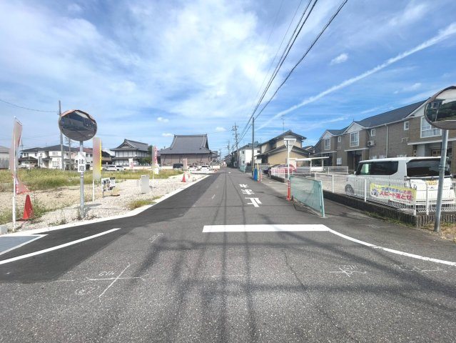 リーブルガーデン　一宮市第2木曽川町　全8区画分譲の前面道路含む現地写真|「現地（202●年●月●日）撮影」　
■前面道路　
■ヤマダ不動産　株式会社リライフ