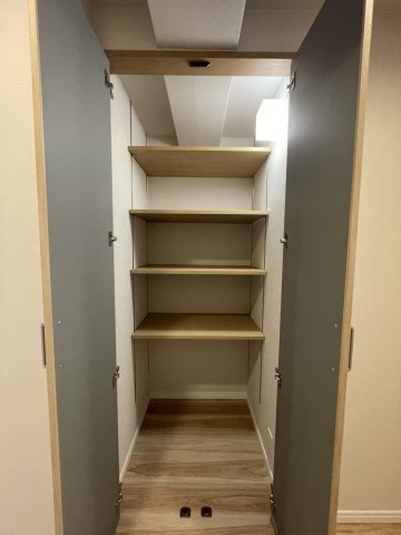 ヴェルポート広島の収納|廊下収納があります。掃除道具やストック品、ノイズとなる生活雑貨を隠して収納できて大変便利です