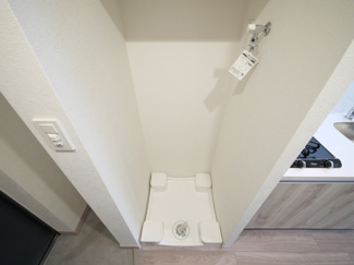 【設備】 | アドバンス大阪リーヴァ | 洗濯機置き場です。