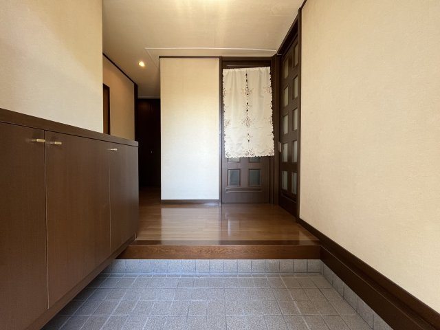 熊取町野田3丁目　中古戸建の玄関
