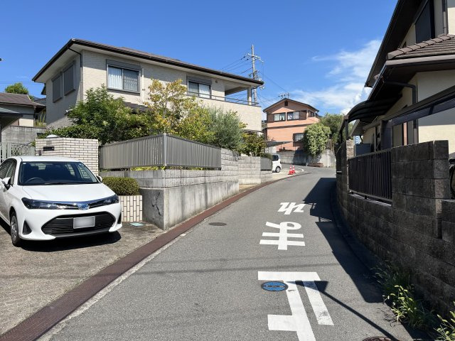熊取町野田3丁目　中古戸建の前面道路含む現地写真