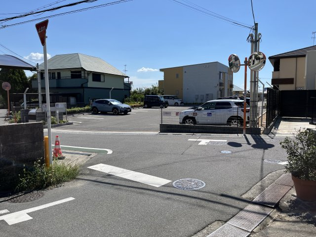 熊取町野田3丁目　中古戸建の前面道路含む現地写真