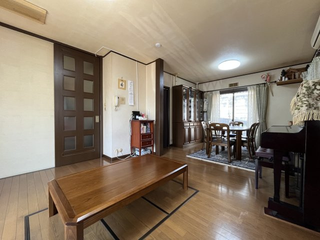 熊取町野田3丁目　中古戸建の居間・リビング