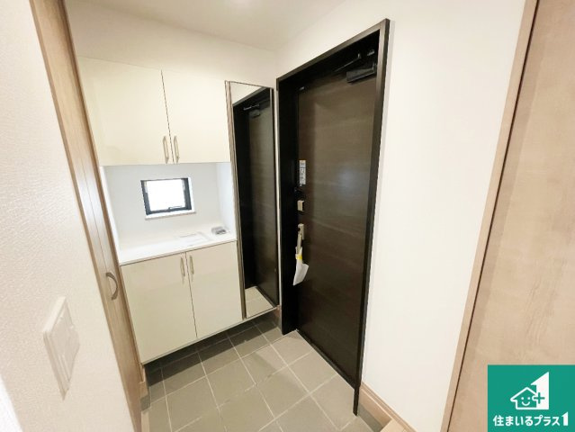 宝塚市末成町　新築一戸建ての玄関|シューズボックスにはたくさんの靴が収納できるので玄関周りはいつもスッキリ！ご家族が増えても安心！
