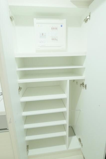 ＰＲＥＭＩＵＭ　ＣＵＢＥ　池袋要町の収納