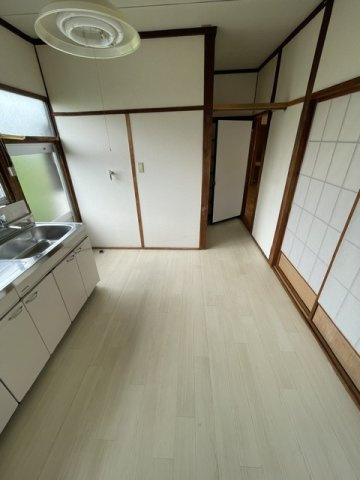 本内貸家のキッチン