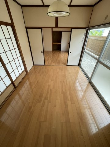 本内貸家の洋室