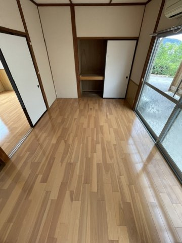 本内貸家の洋室