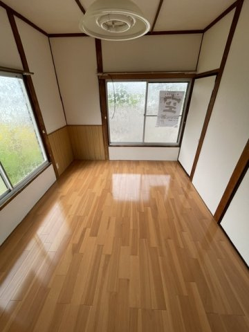 本内貸家の洋室
