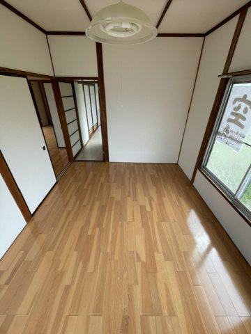 本内貸家の洋室