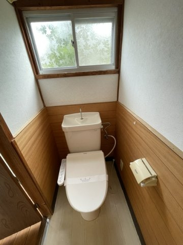 本内貸家のトイレ