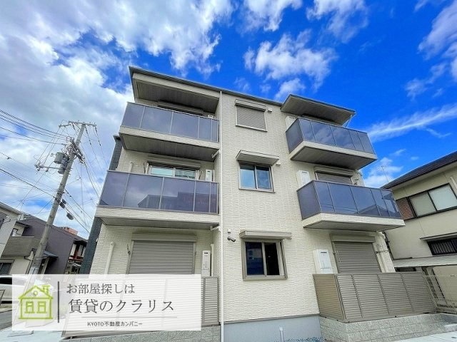 クローネ西院の外観
