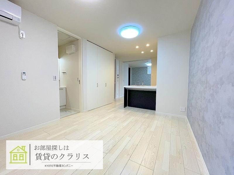 クローネ西院の居間・リビング