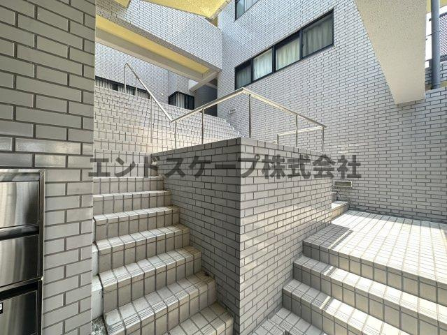 カーサ・ピッコラ高崎のエントランス|高崎、前橋のお部屋探しはエンドスケープまで！お客様の理想お聞かせ下さい♪