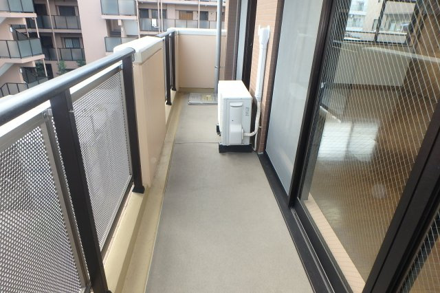イーストコートのバルコニー|他のお部屋の参考写真となります。