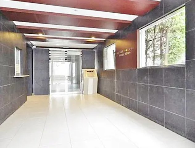 杉並区和泉４丁目の賃貸マンションのエントランス