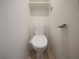 【トイレ】 | アドバンス大阪ベクエム | 落ち着いた色調のトイレです