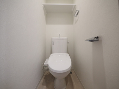【トイレ】 | アドバンス大阪ベクエム | 落ち着いた色調のトイレです