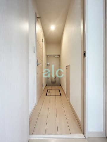 新宿区下落合３丁目のアパートの玄関