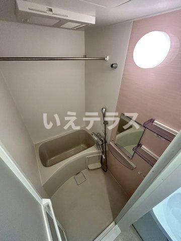CREST TAPP 神戸湊町 NOIRの浴室