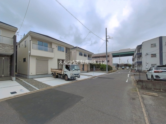 万場2期の前面道路含む現地写真