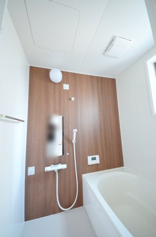 青崎一丁目の浴室|広いバスルーム。
足を伸ばしてゆっくり湯船につかることができます