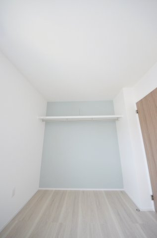 宮内一丁目の収納|各居室に機能的なクローゼットを完備。タンスなどの大型家具を買い足す必要がないため、お部屋の面積を最大限に活かせます。