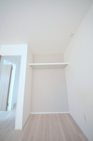 宮内一丁目の収納|各居室に機能的なクローゼットを完備。タンスなどの大型家具を買い足す必要がないため、お部屋の面積を最大限に活かせます。